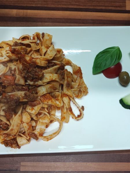 tagliatelle-served-with-ragu