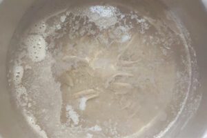 Boiling anchovies and kelp to make the broth for Tteokbokki.